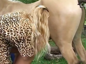 Casal Fazendo Zoofilia